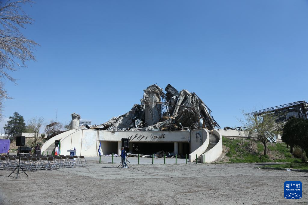 伊朗阿扎迪体育场遭袭受损(图3)