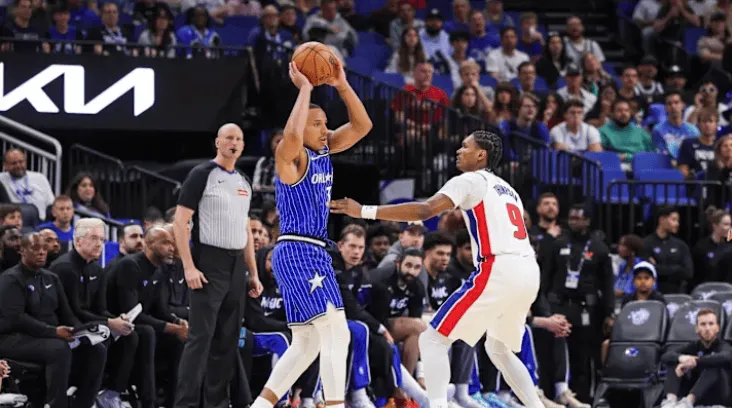 体育画报]三名魔术球员助力球队战胜活塞队(图2)