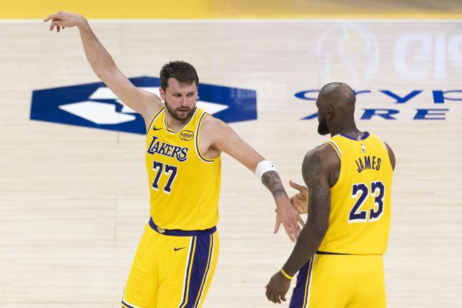 火箭斗湖人！8项数据火箭仅篮板领先湖人占绝对优势3人霸榜(图1)