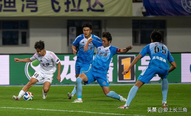 三场狂轰仅1球盐城绝杀宿迁逆袭榜首卫冕冠军泰州0分垫底！(图1)